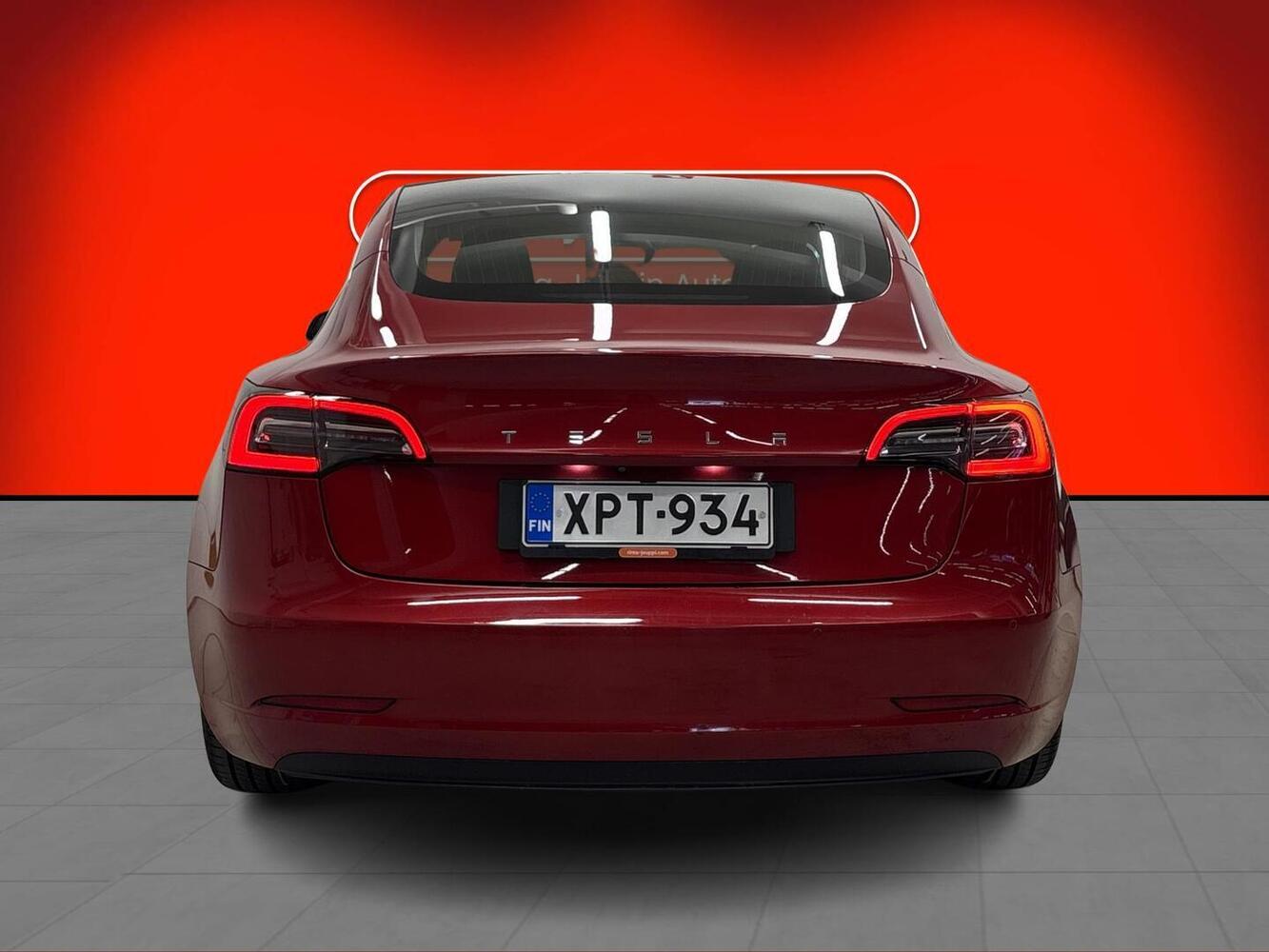 Tesla Model 3 vaihtoauto