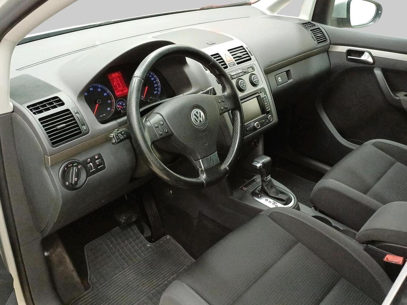 Volkswagen Touran vaihtoauto