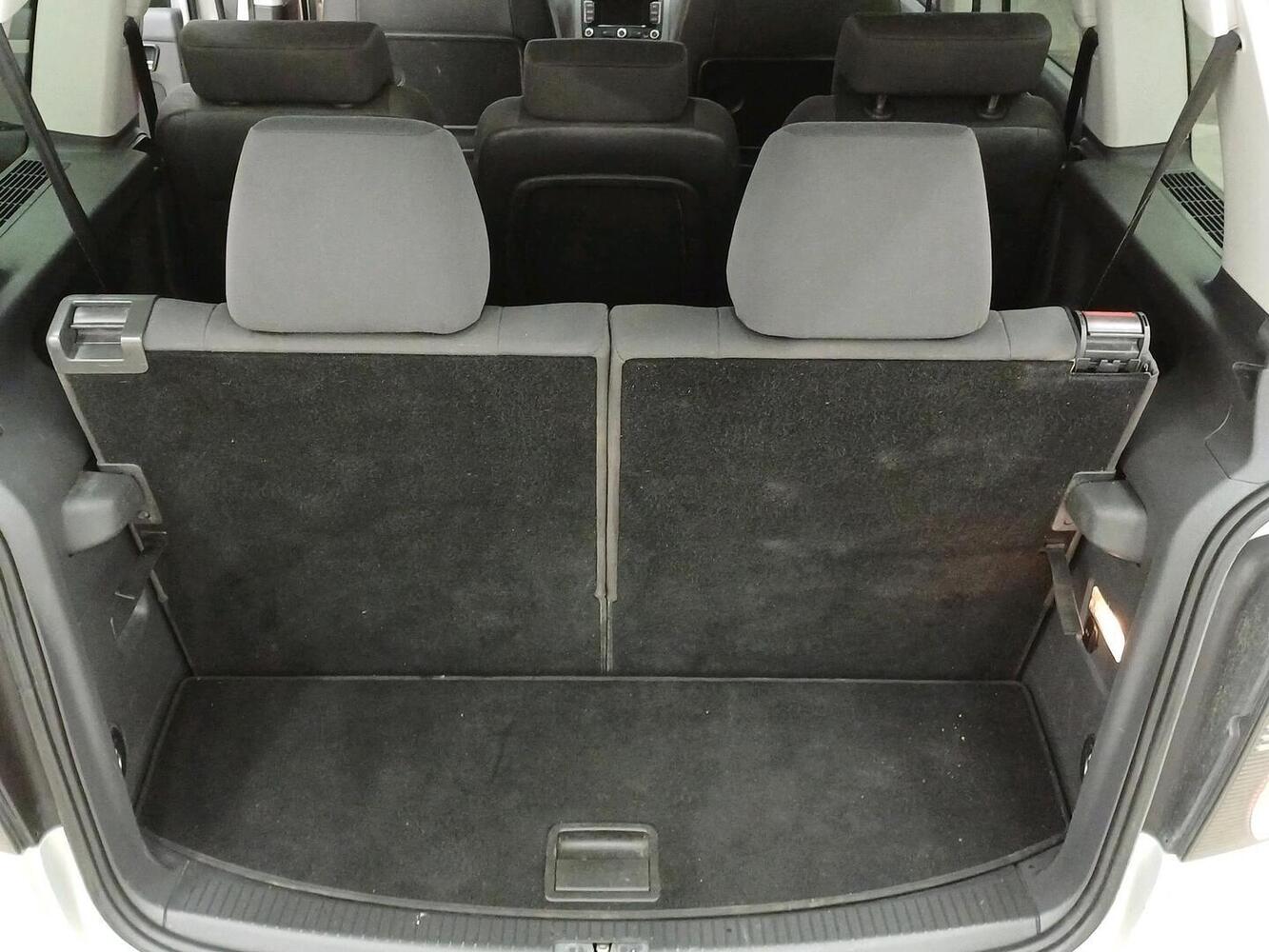 Volkswagen Touran vaihtoauto