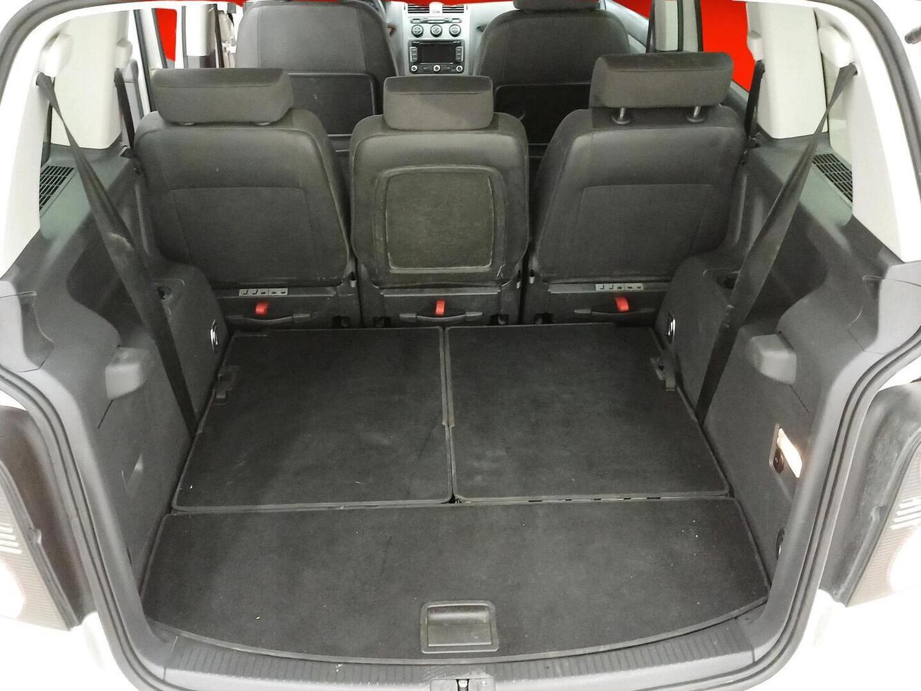 Volkswagen Touran vaihtoauto
