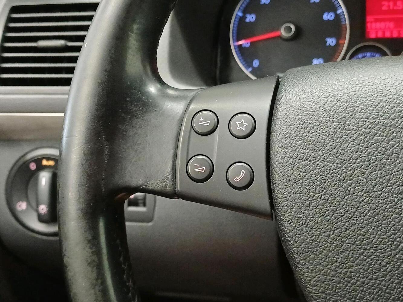Volkswagen Touran vaihtoauto