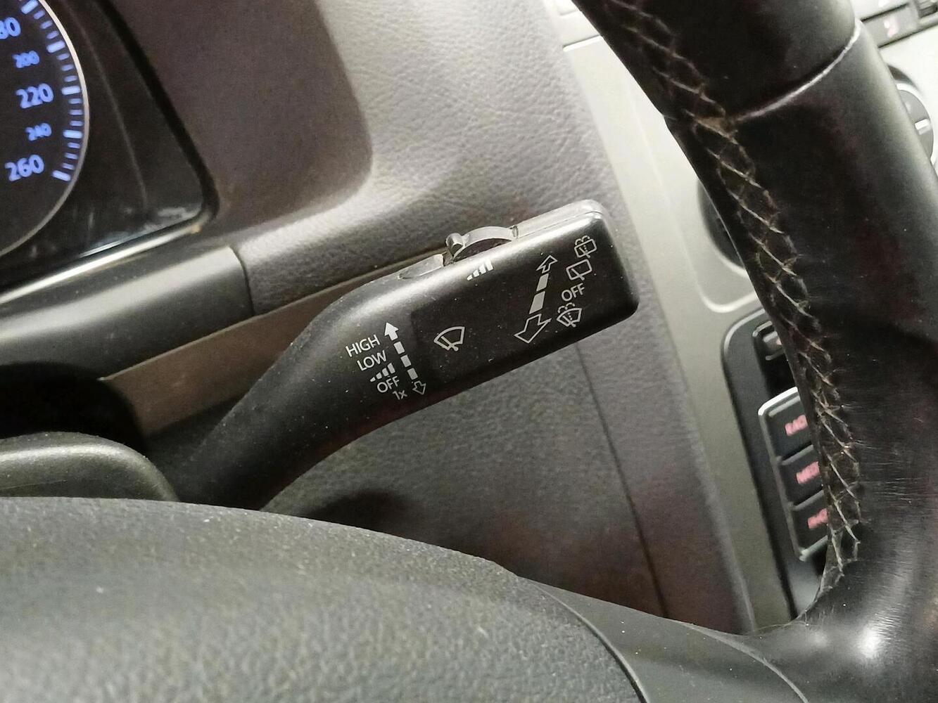 Volkswagen Touran vaihtoauto