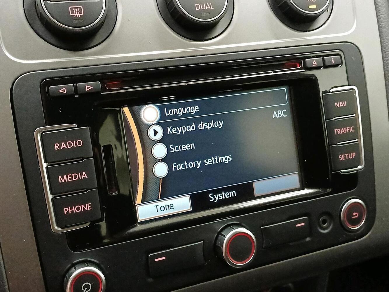 Volkswagen Touran vaihtoauto