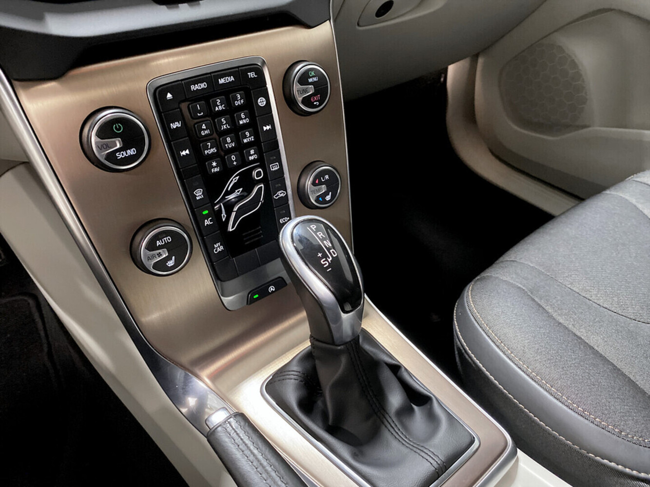 Volvo V40 Cross Country vaihtoauto