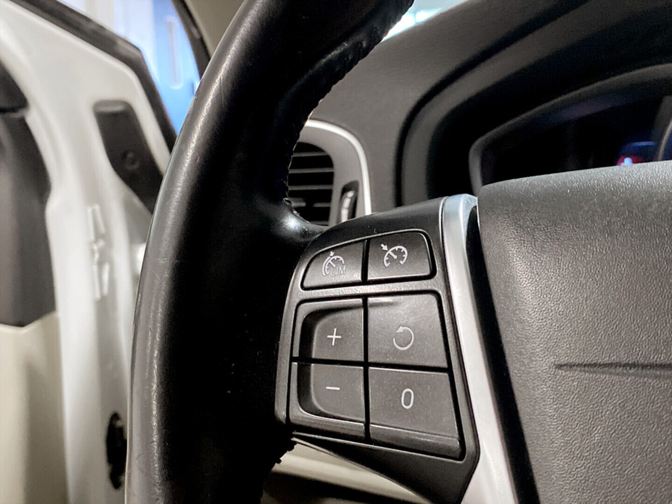 Volvo V40 Cross Country vaihtoauto