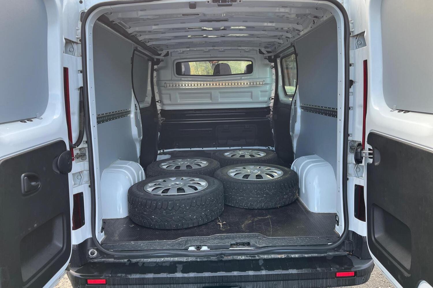 Nissan NV300 vaihtoauto