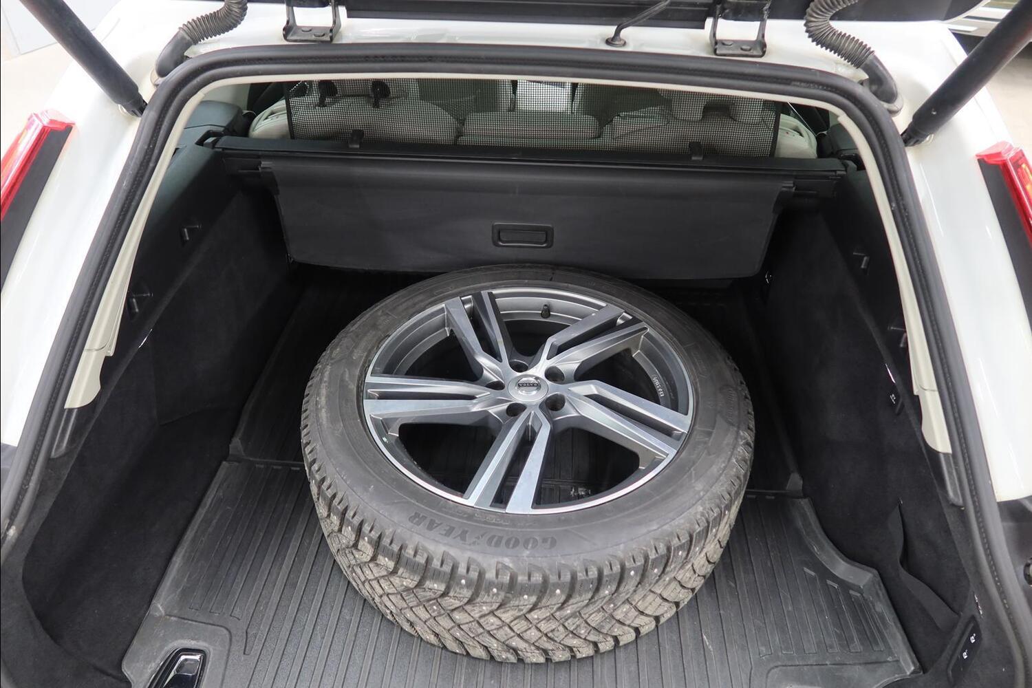 Volvo V90 Cross Country vaihtoauto