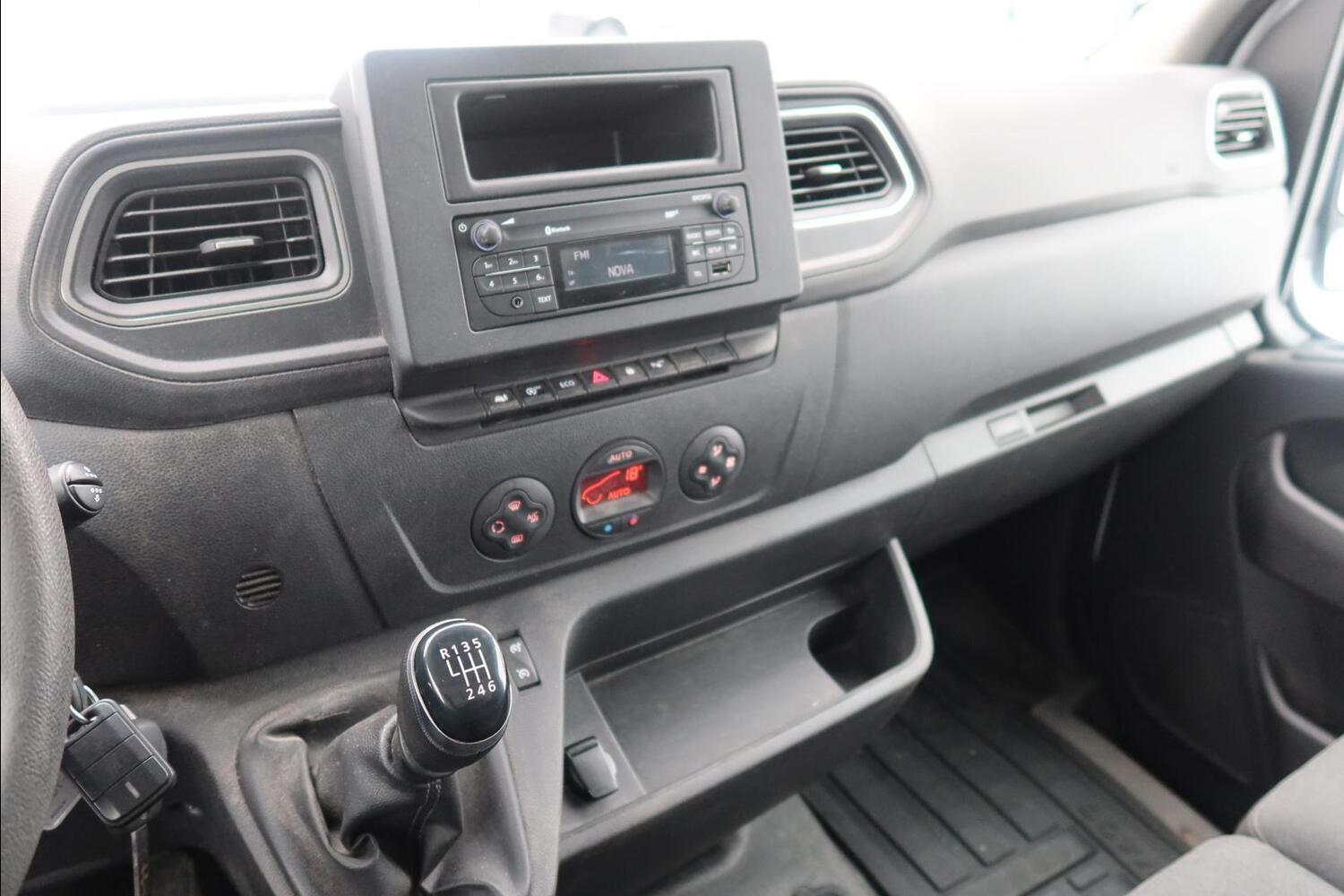 Nissan NV400 vaihtoauto