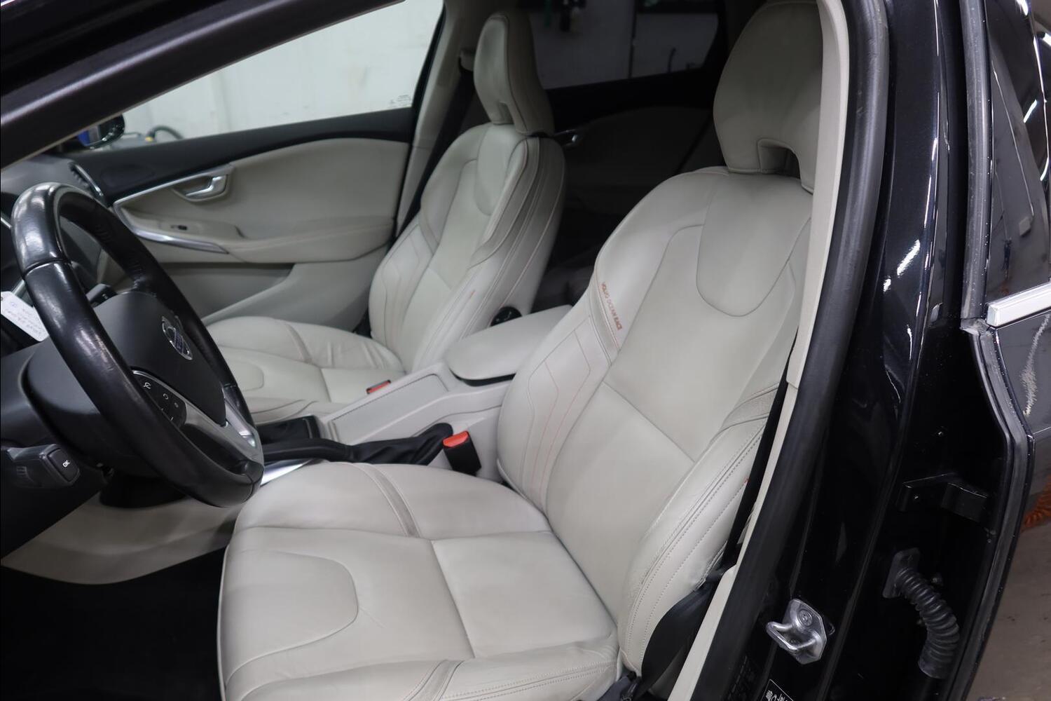 Volvo V40 Cross Country vaihtoauto