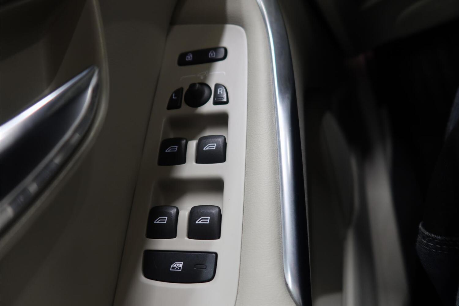 Volvo V40 Cross Country vaihtoauto