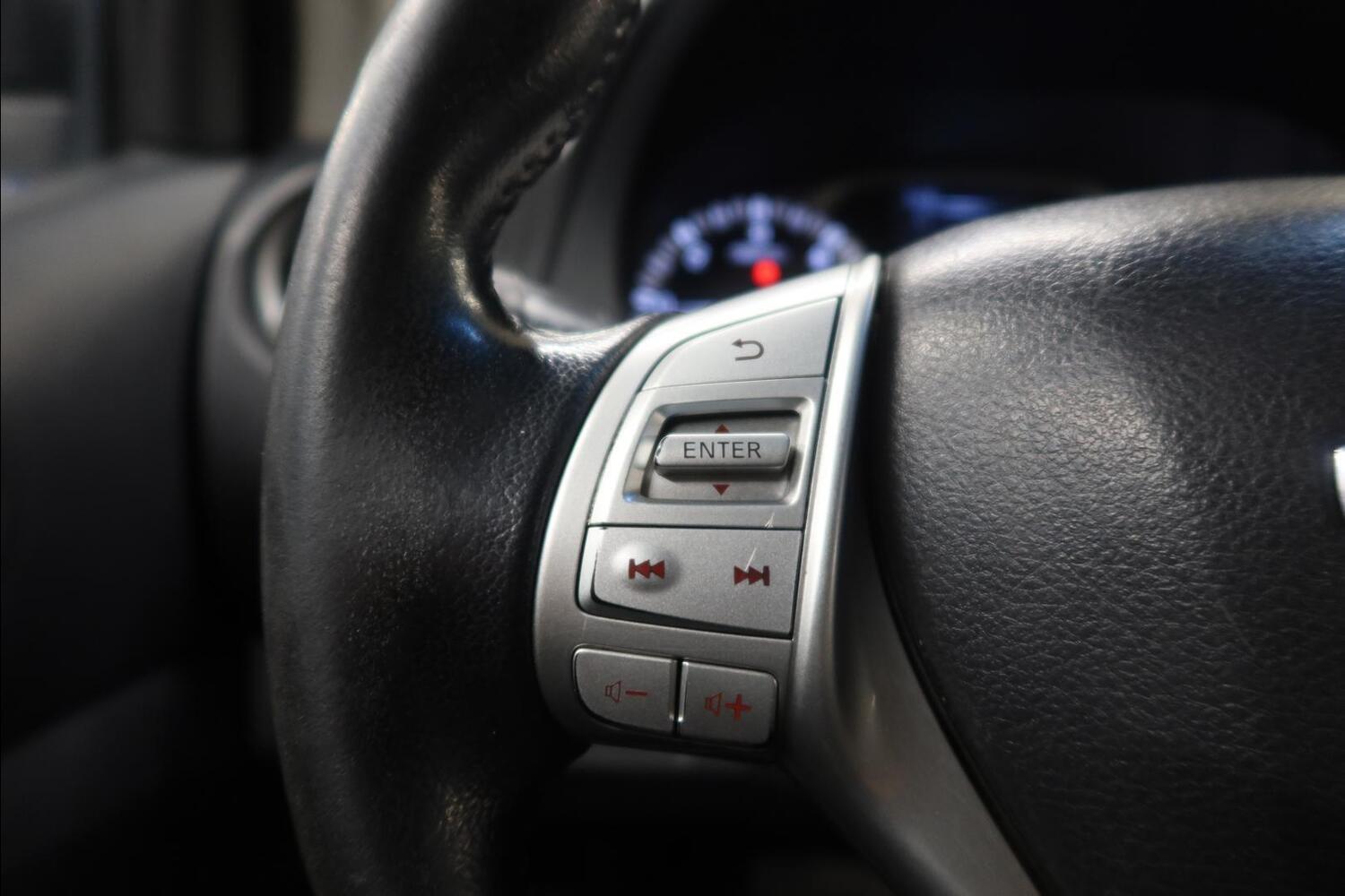 Nissan Navara vaihtoauto