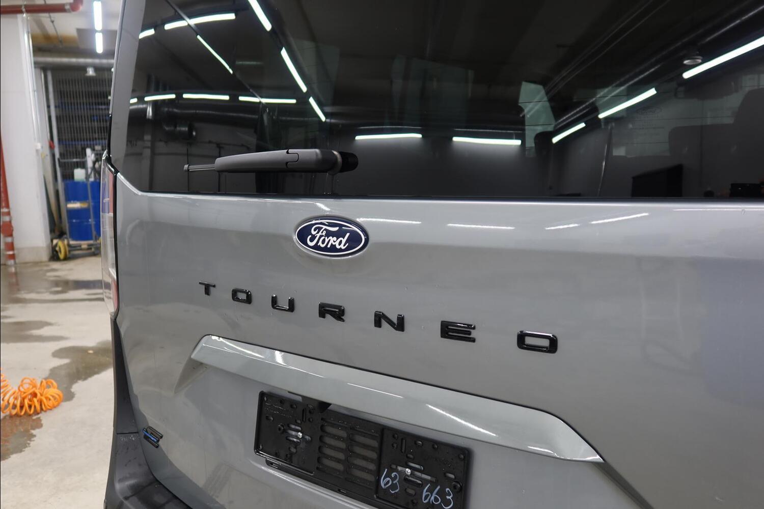 Ford Tourneo Courier vaihtoauto