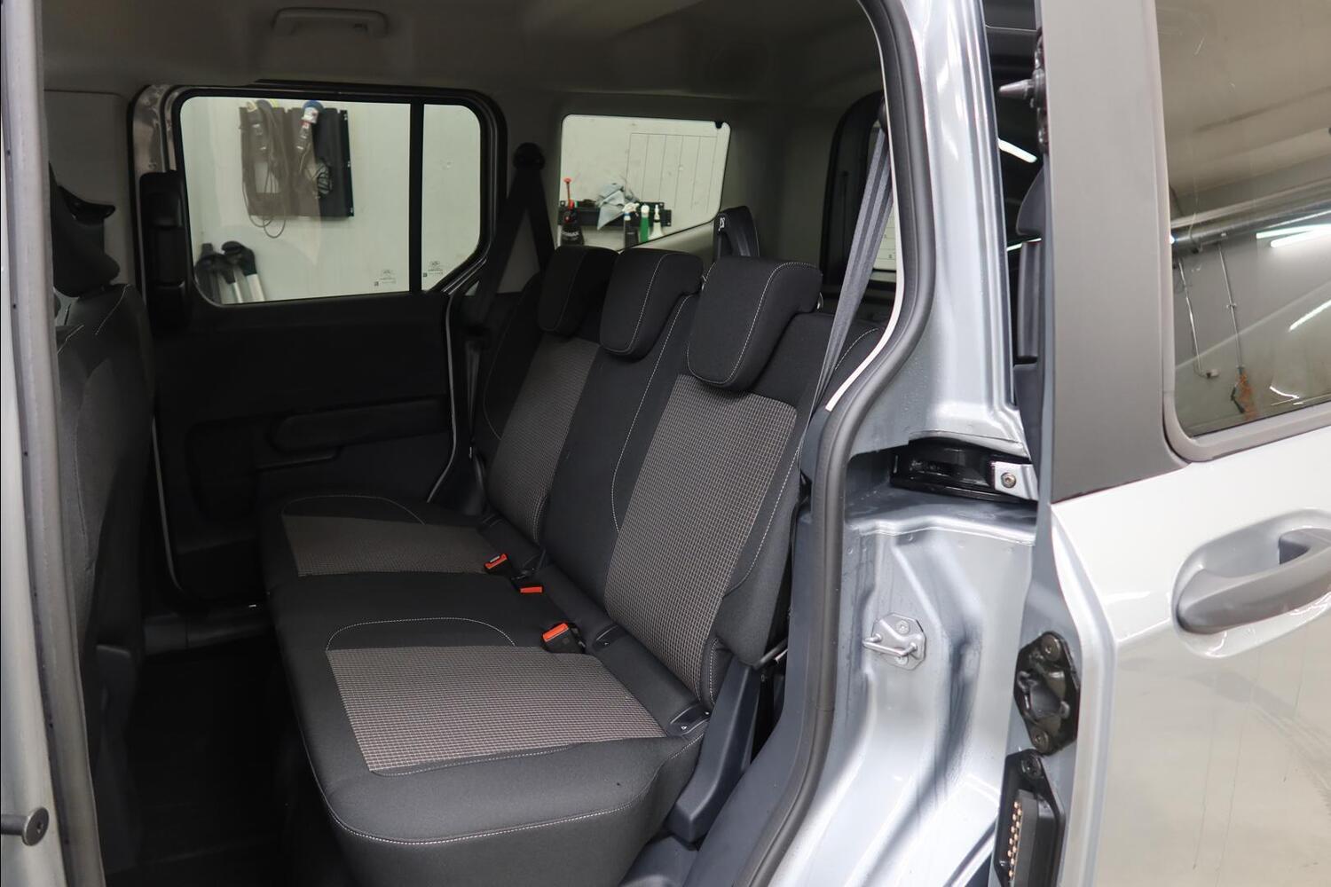 Ford Tourneo Courier vaihtoauto