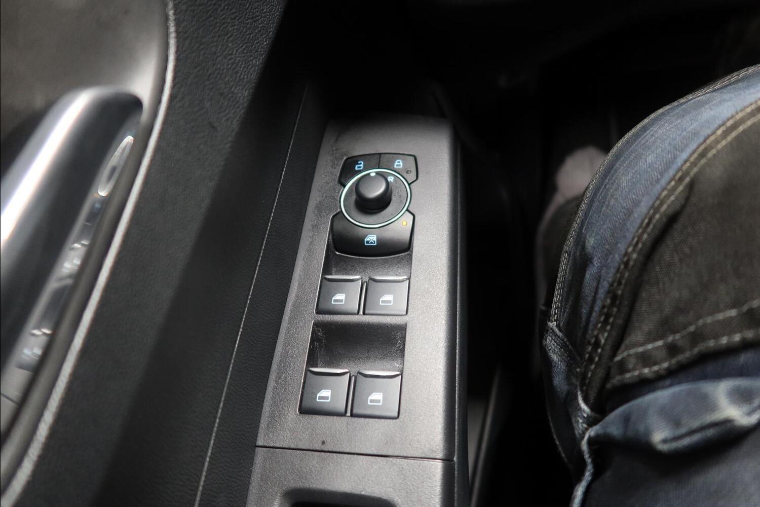 Ford Tourneo Courier vaihtoauto