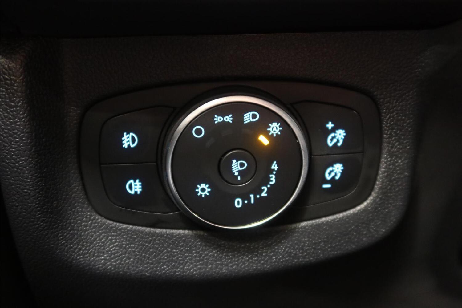 Ford Tourneo Courier vaihtoauto