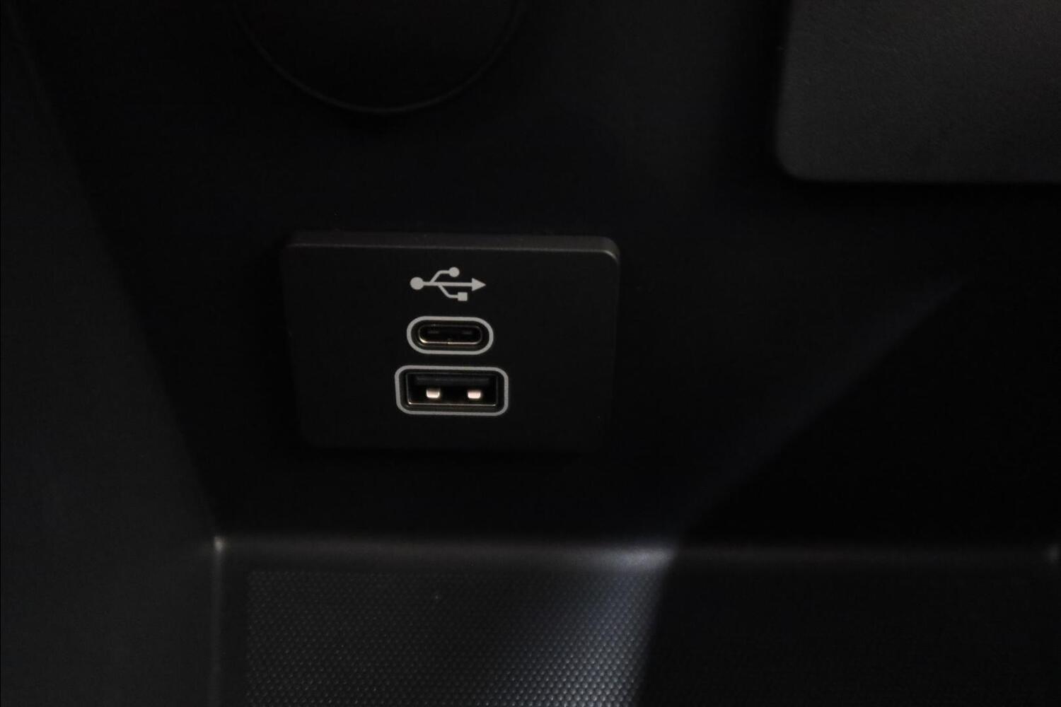 Ford Tourneo Courier vaihtoauto