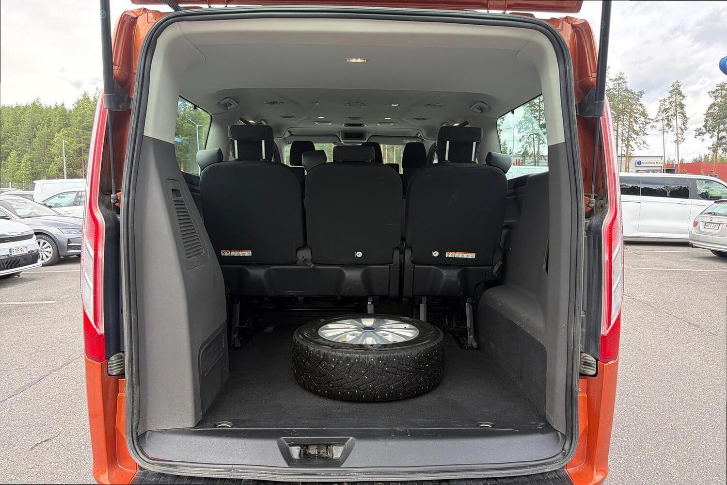 Ford Tourneo Custom vaihtoauto