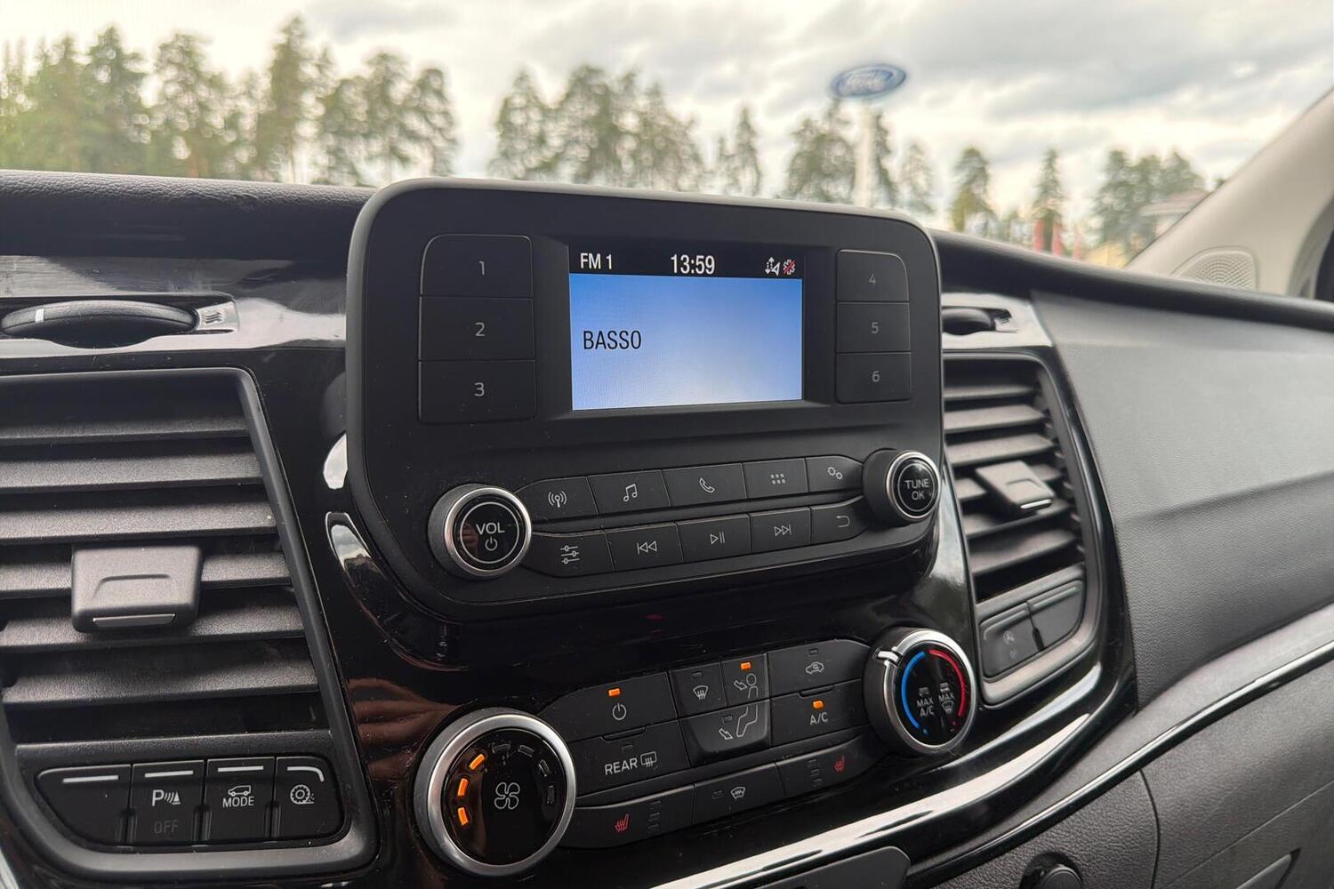 Ford Tourneo Custom vaihtoauto