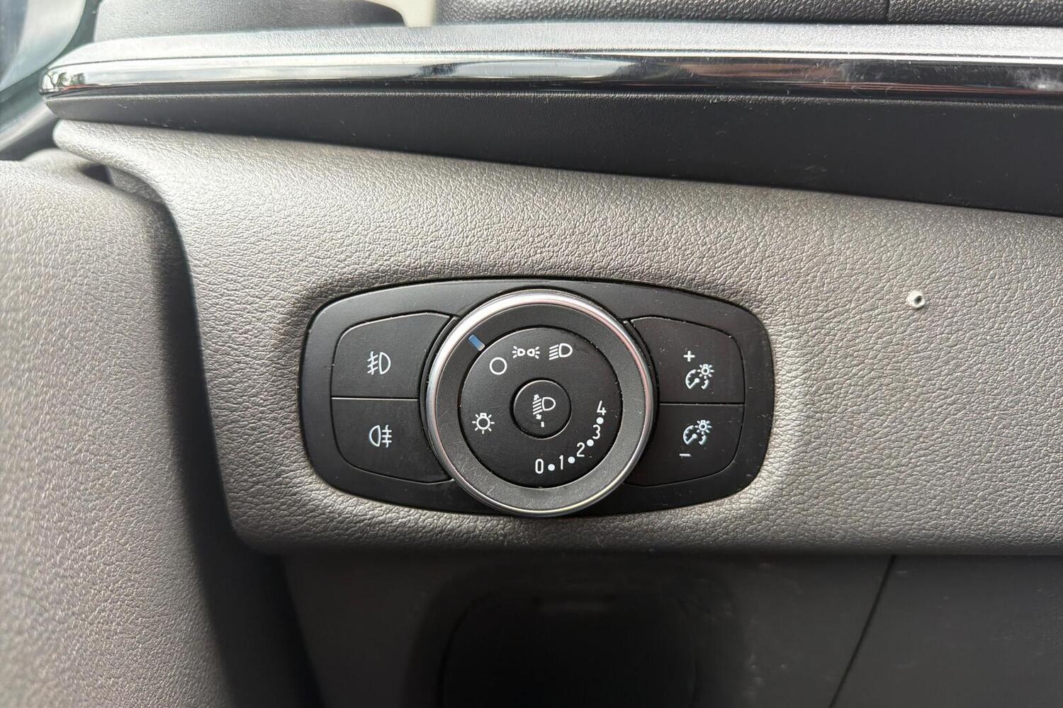 Ford Tourneo Custom vaihtoauto