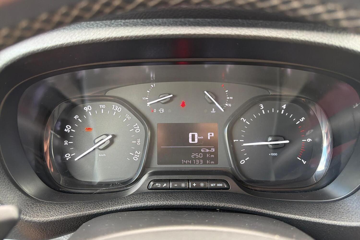 Opel Vivaro vaihtoauto