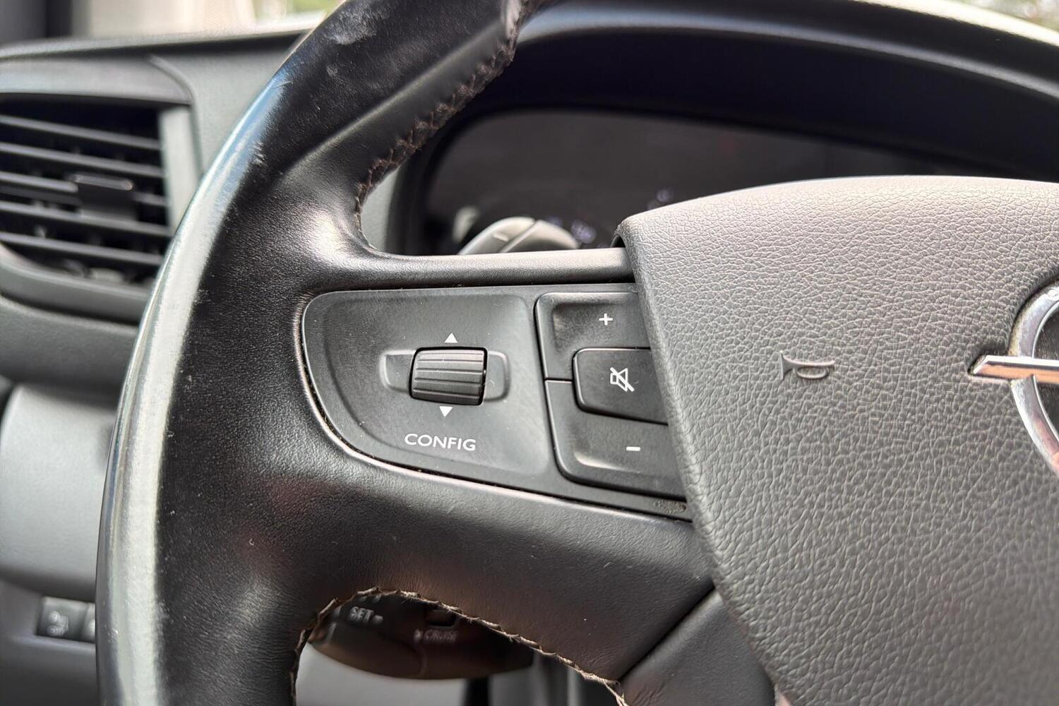 Opel Vivaro vaihtoauto