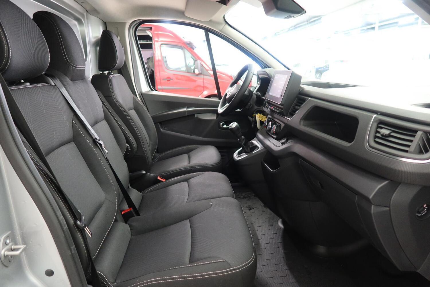 Nissan Primastar vaihtoauto