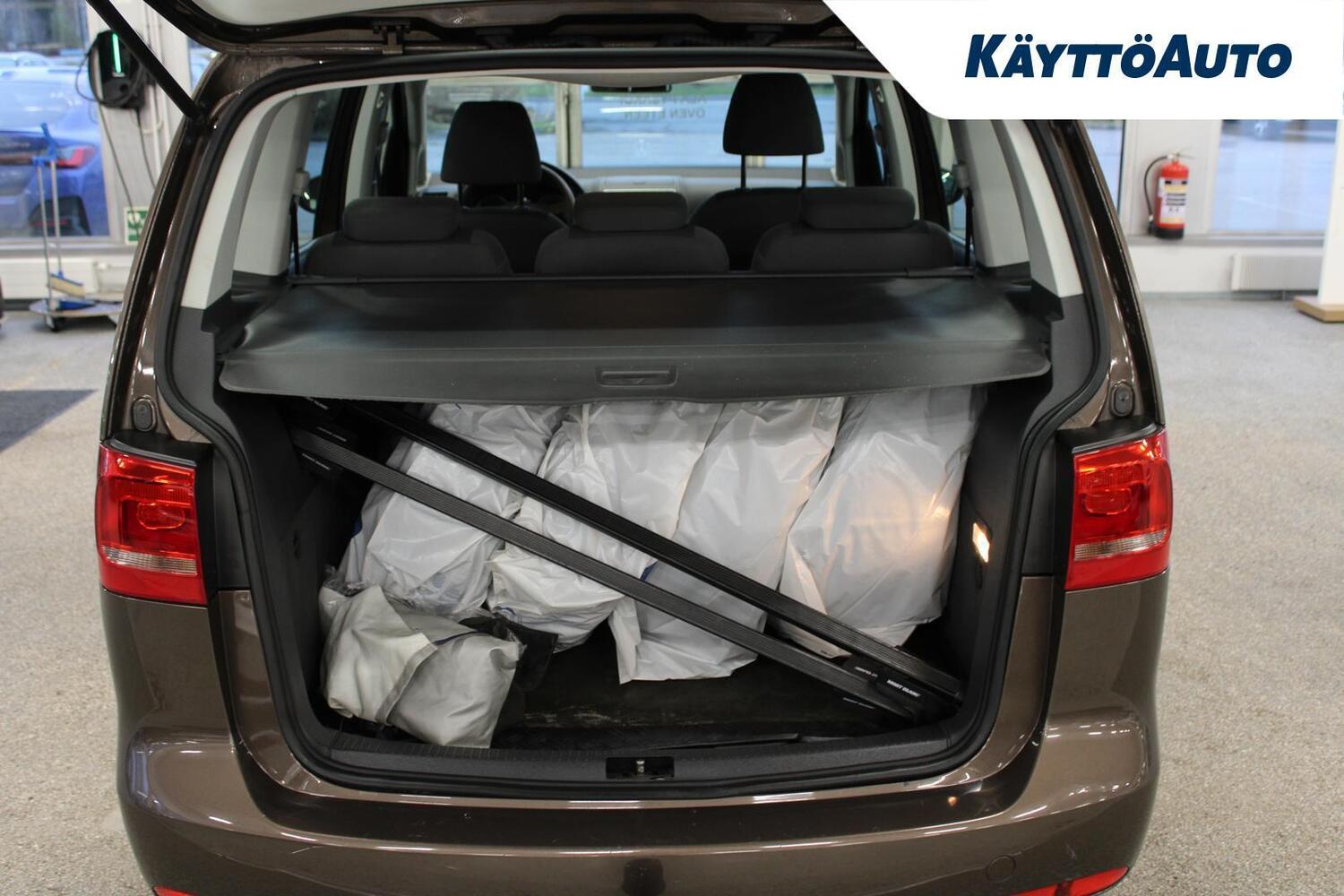Volkswagen Touran vaihtoauto