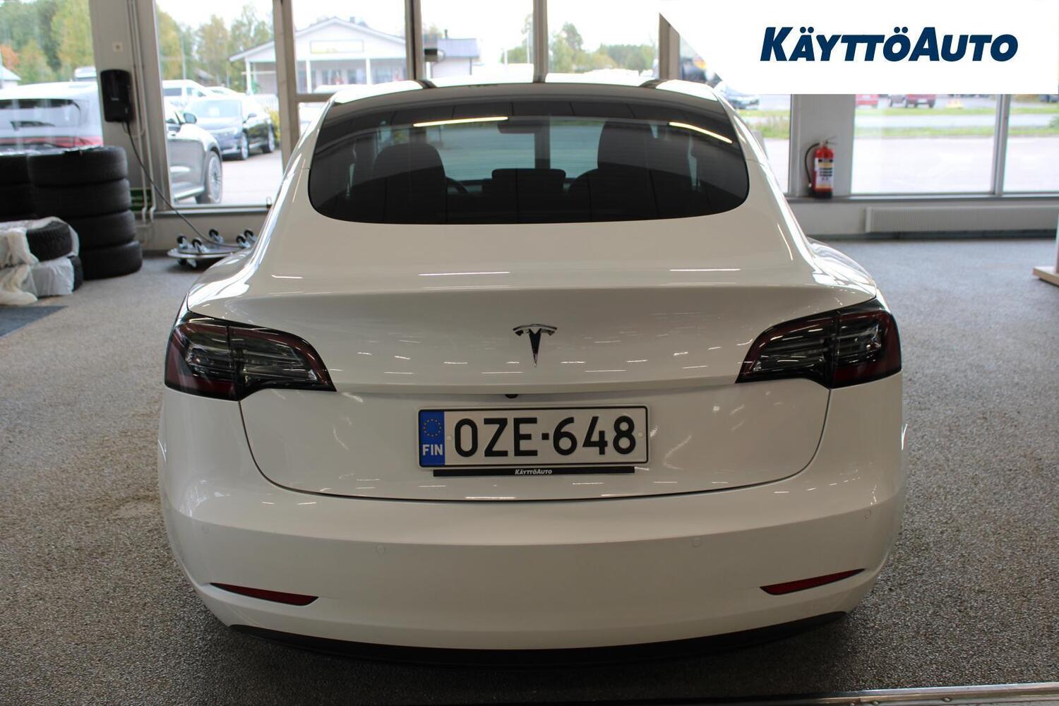 Tesla Model 3 vaihtoauto