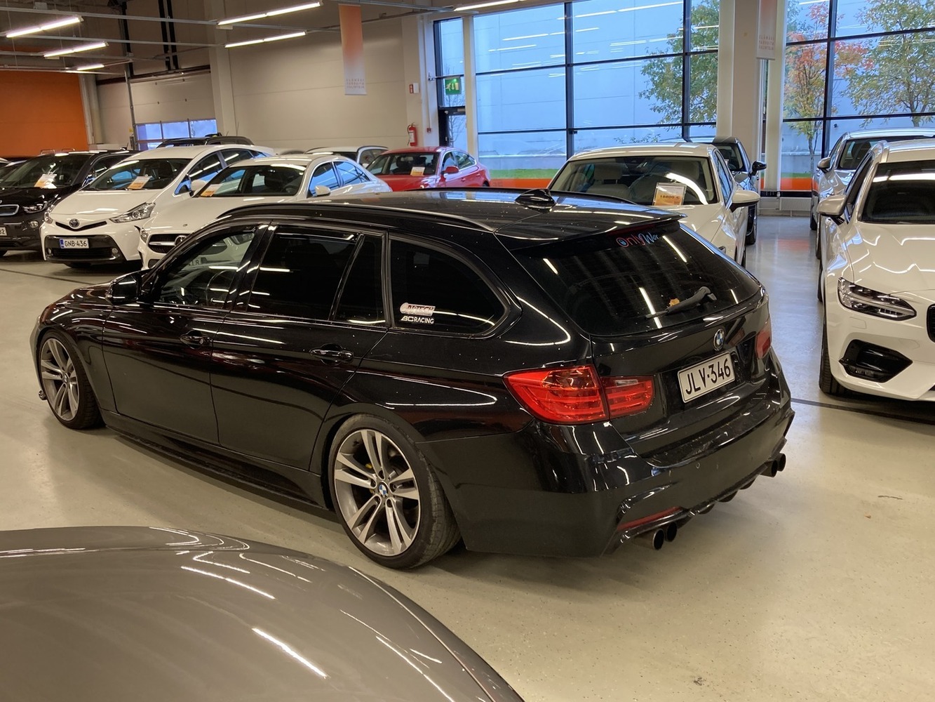 BMW 330 vaihtoauto