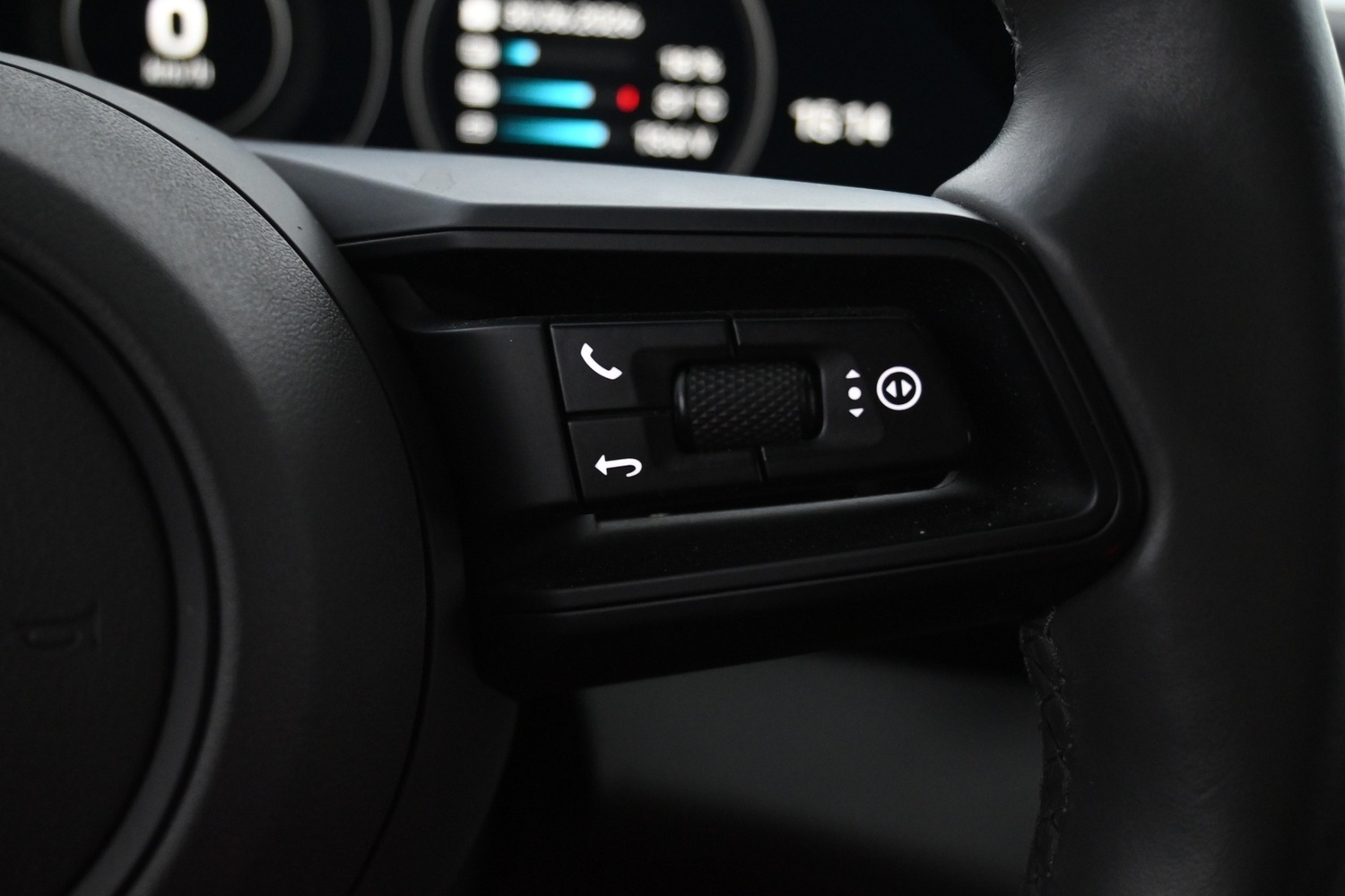 Porsche Taycan vaihtoauto