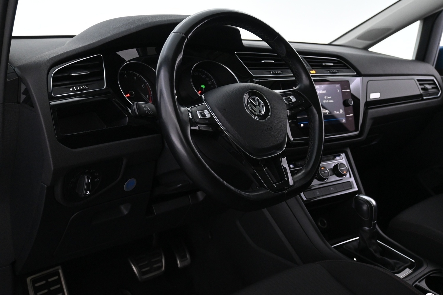 Volkswagen Touran vaihtoauto