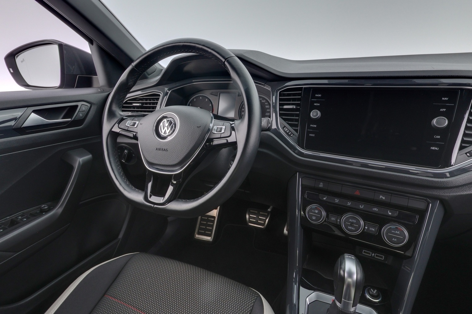 Volkswagen T-Roc vaihtoauto