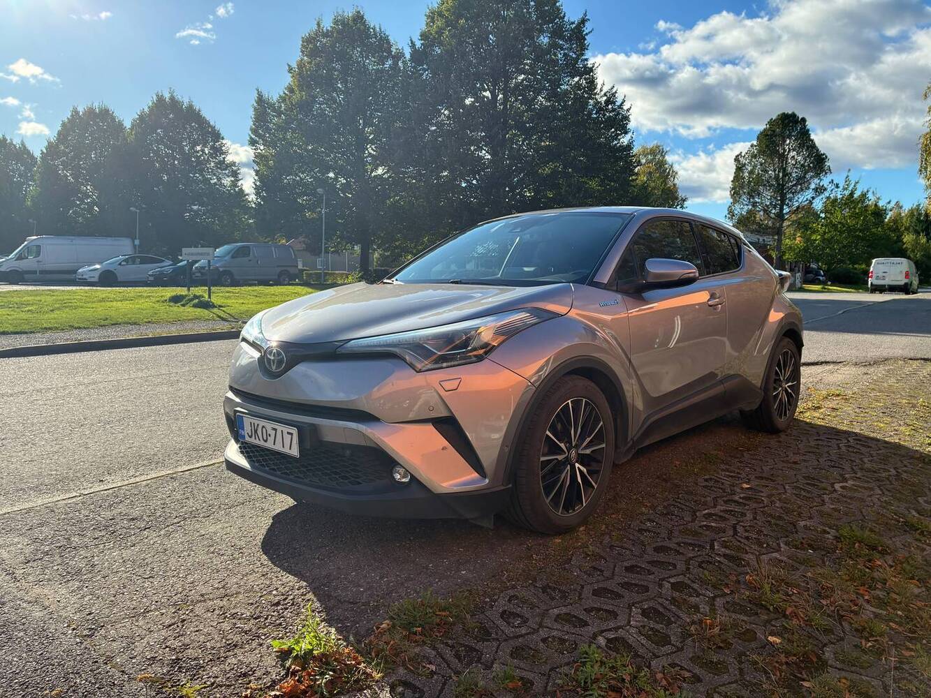 Toyota C-HR vaihtoauto