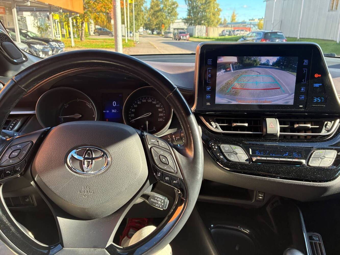 Toyota C-HR vaihtoauto