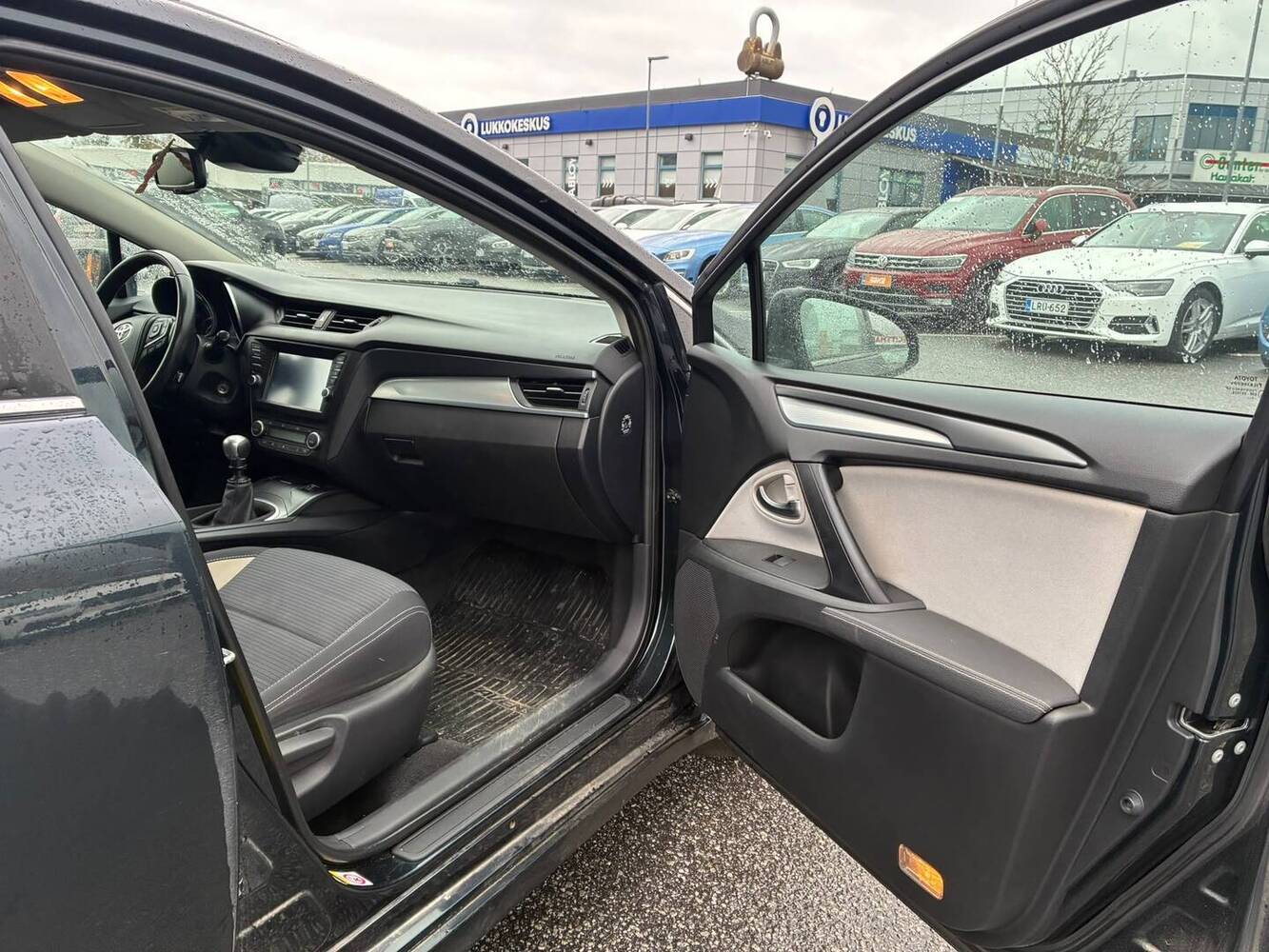 Toyota Avensis vaihtoauto