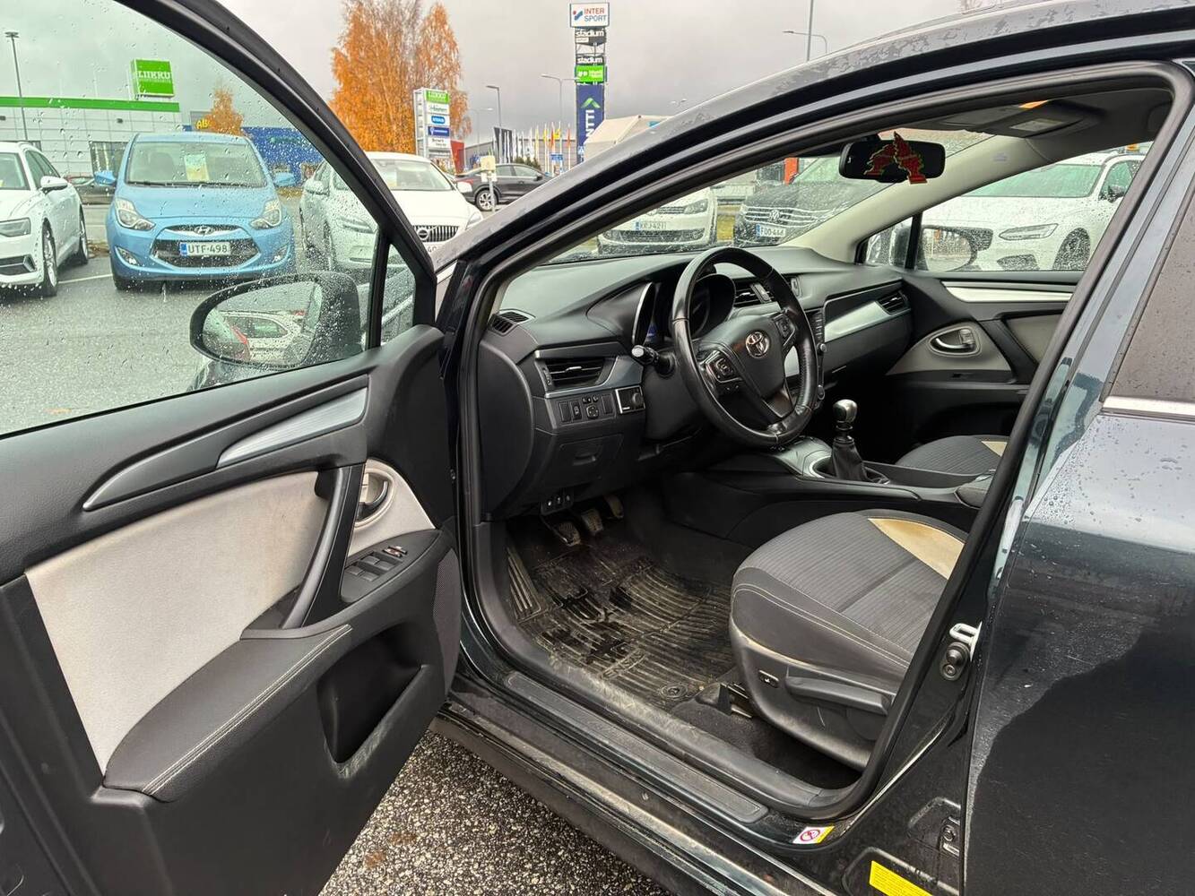 Toyota Avensis vaihtoauto