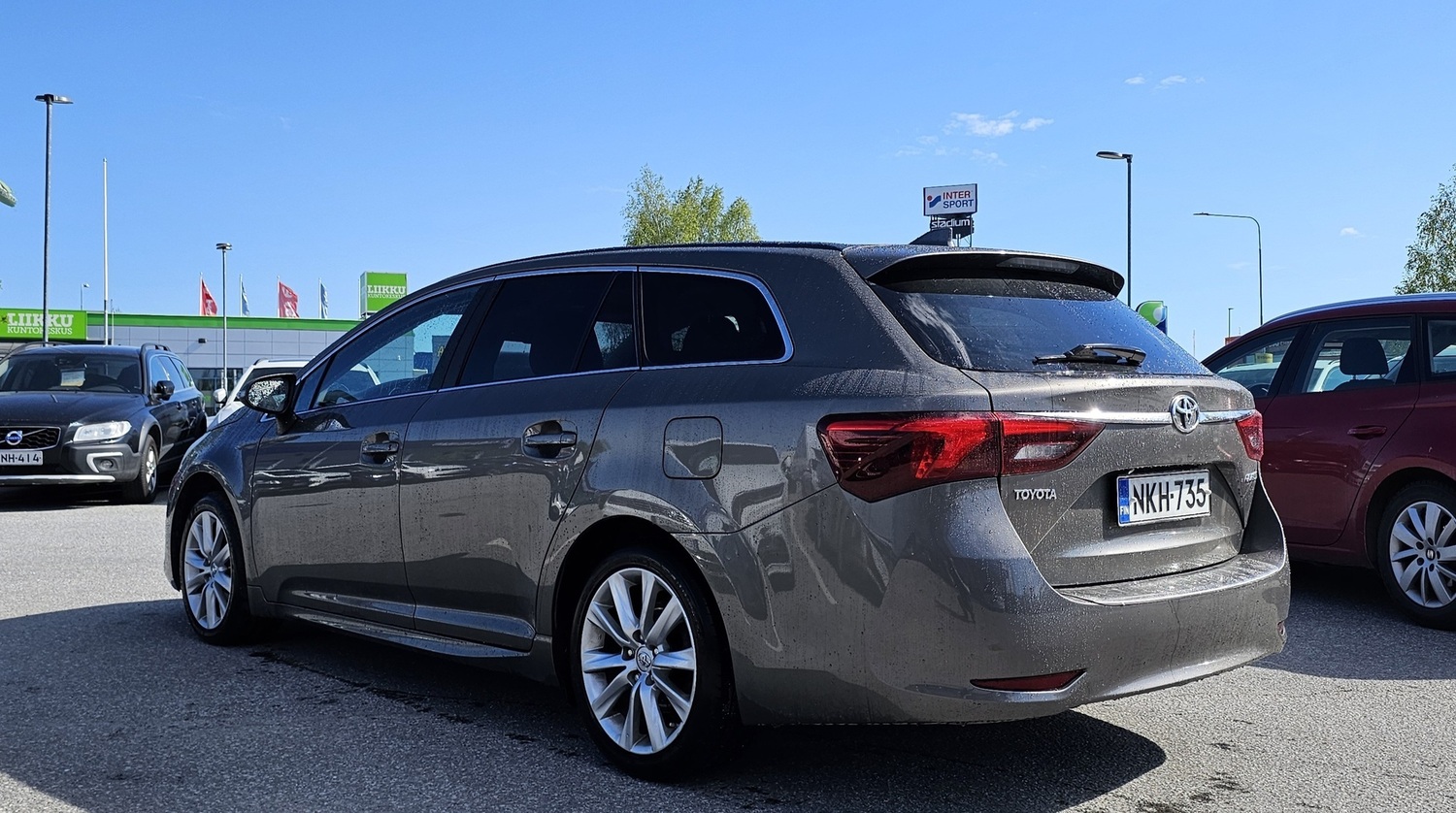 Toyota Avensis vaihtoauto