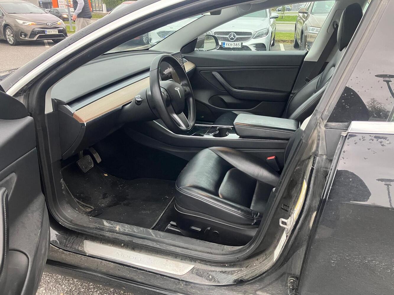 Tesla Model 3 vaihtoauto