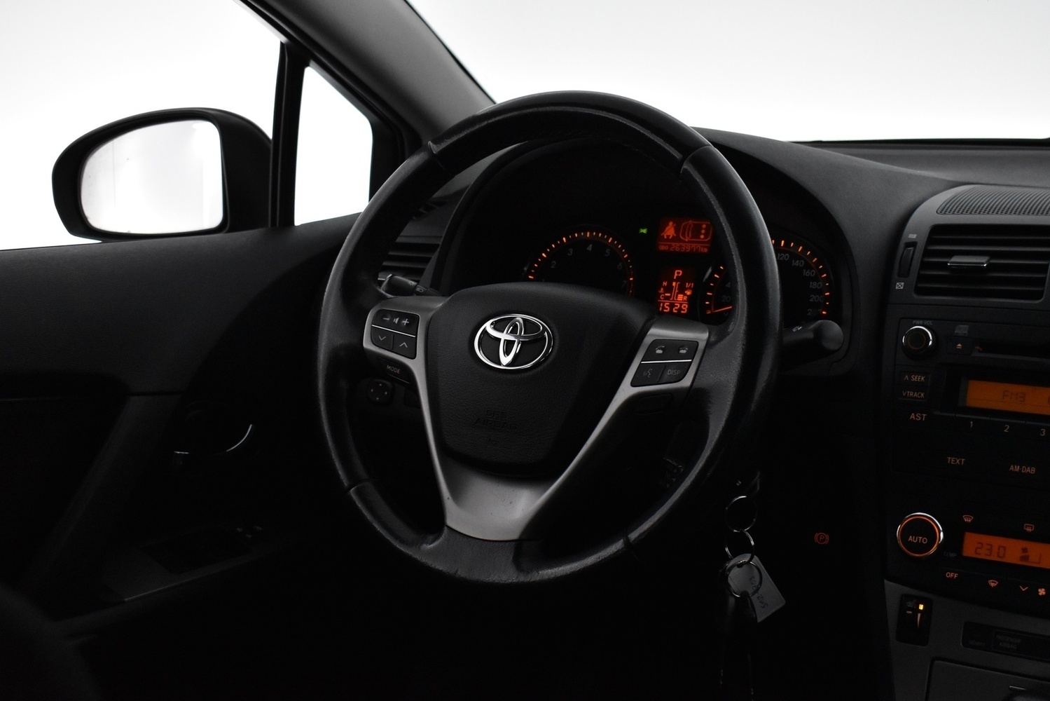 Toyota Avensis vaihtoauto