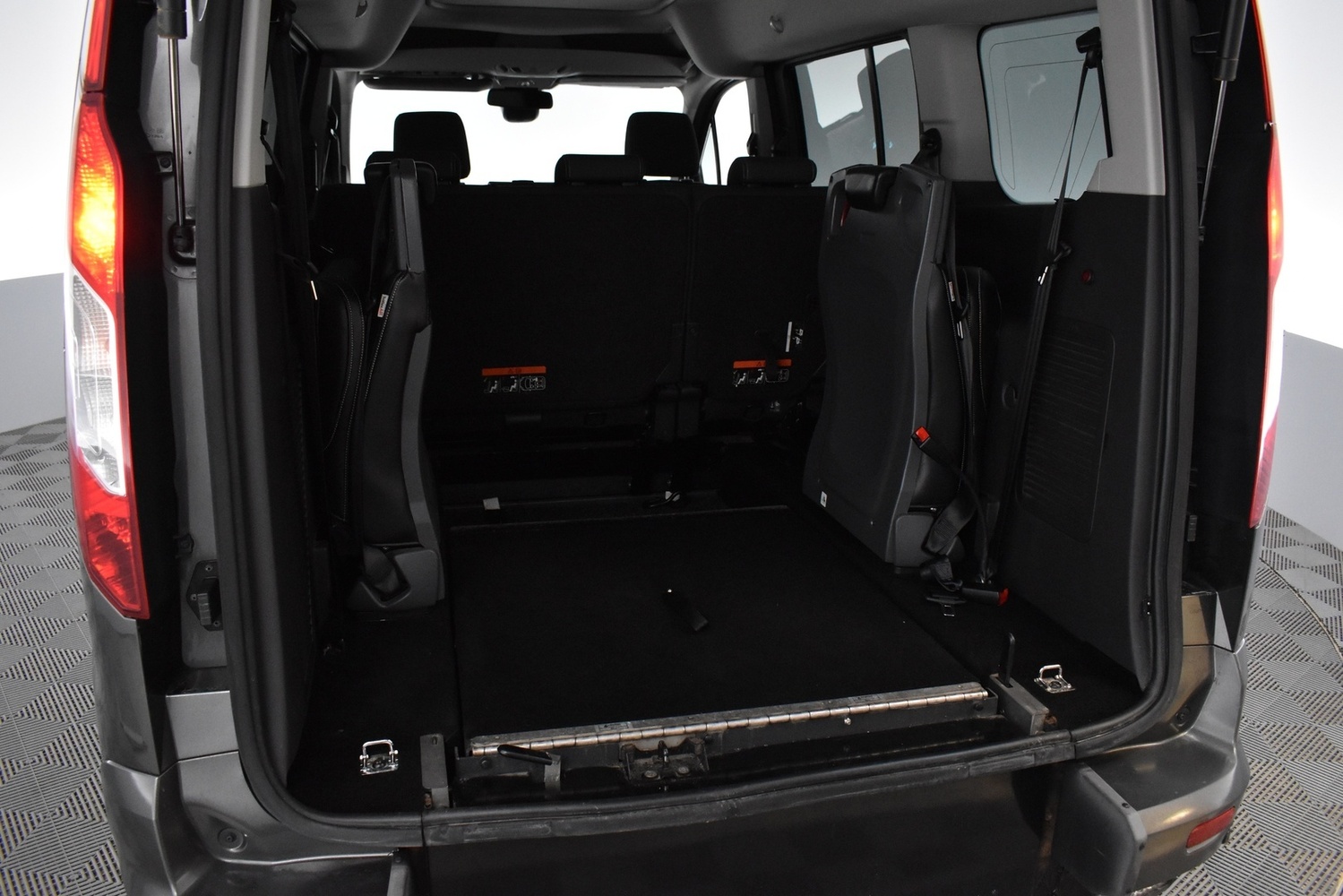Ford Grand Tourneo Connect vaihtoauto