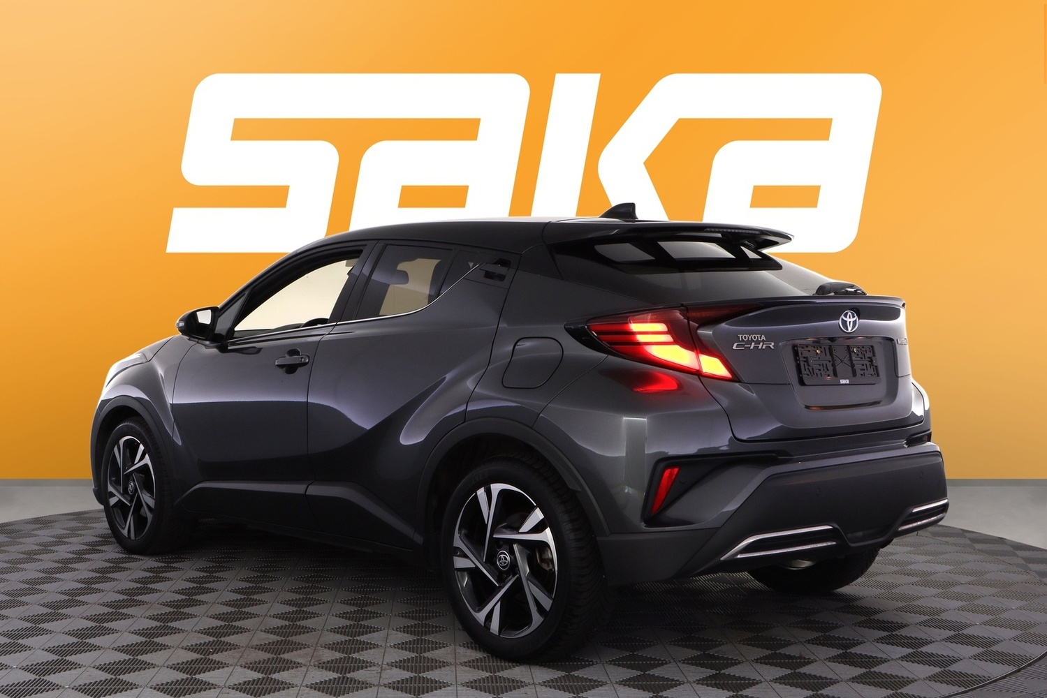 Toyota C-HR vaihtoauto