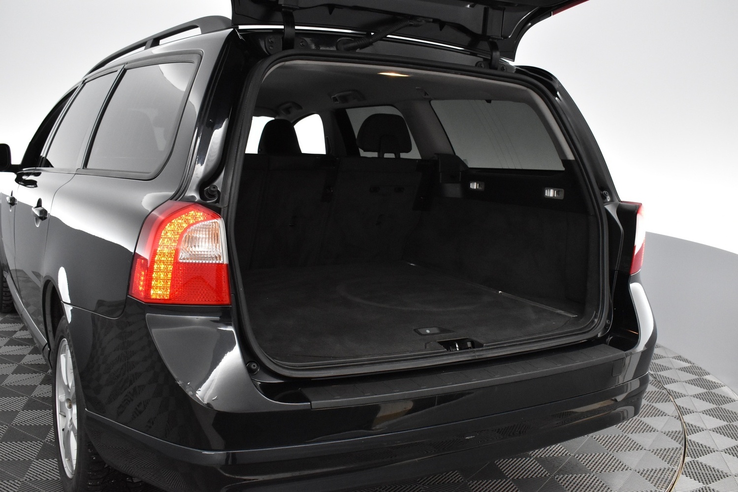 Volvo V70 vaihtoauto
