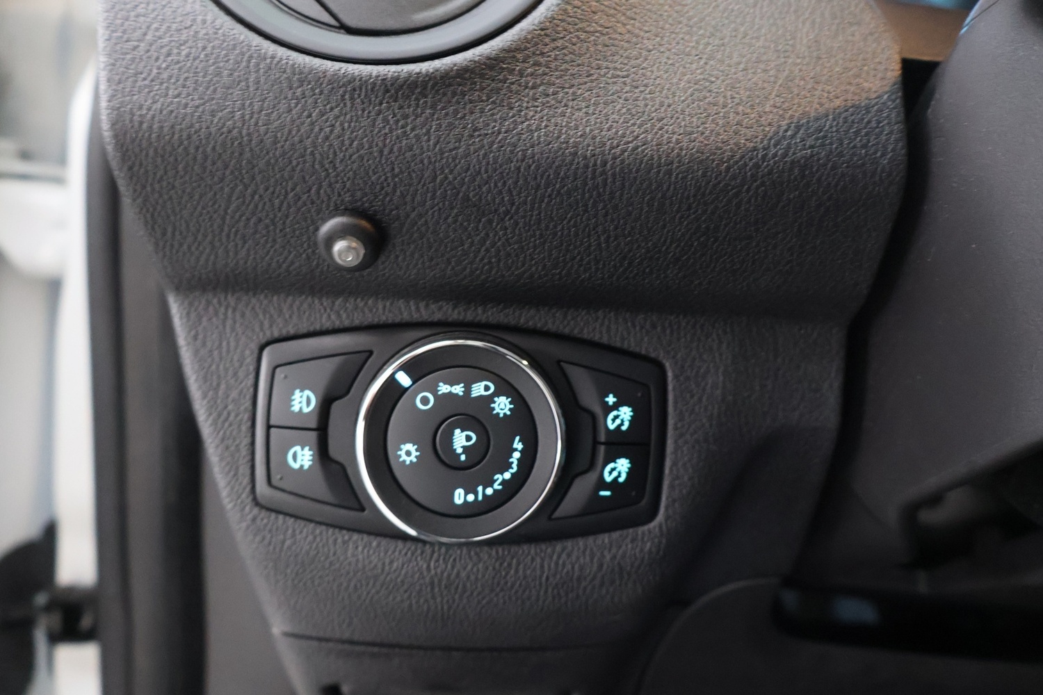 Ford Transit Courier vaihtoauto