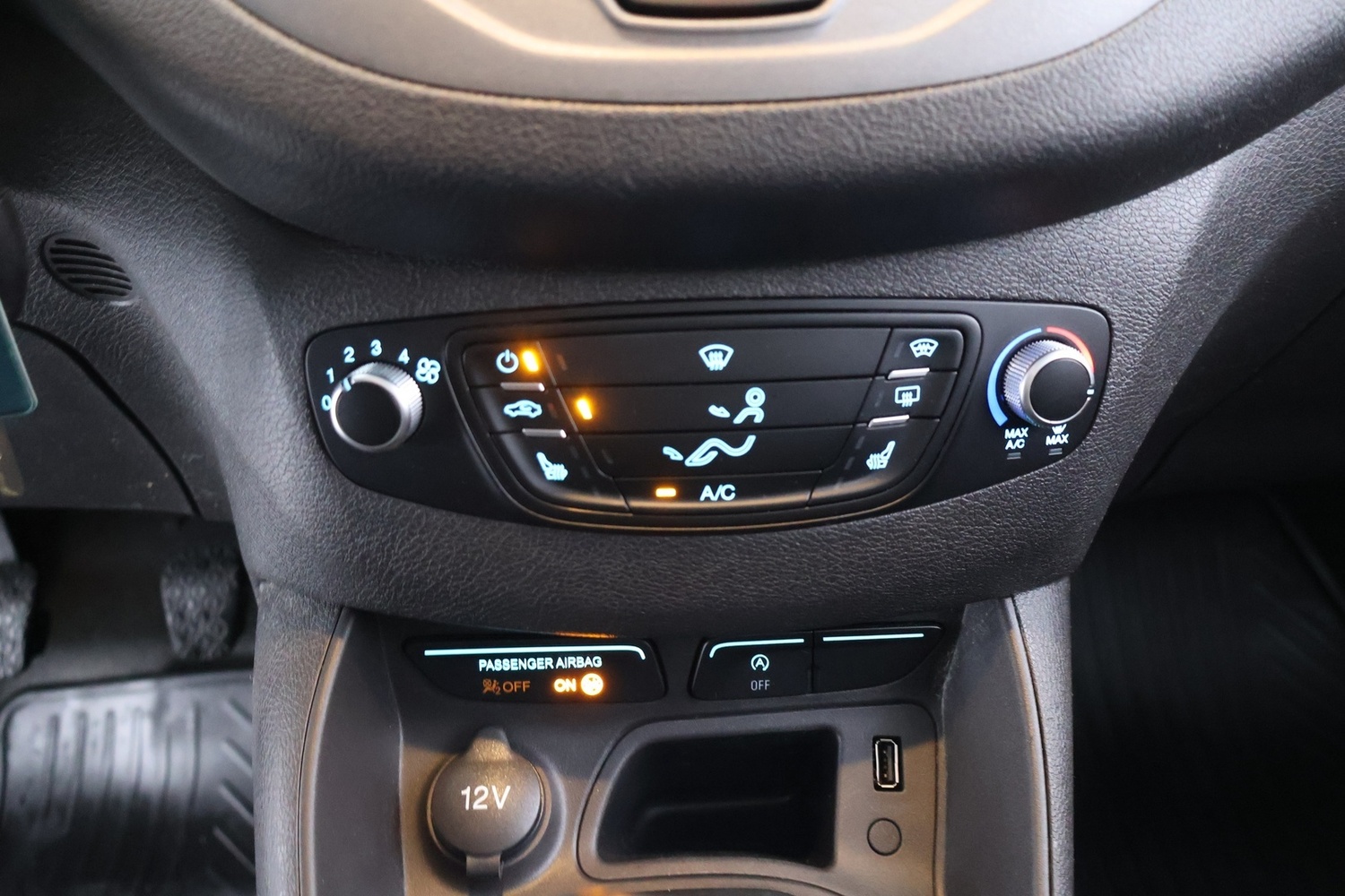 Ford Transit Courier vaihtoauto
