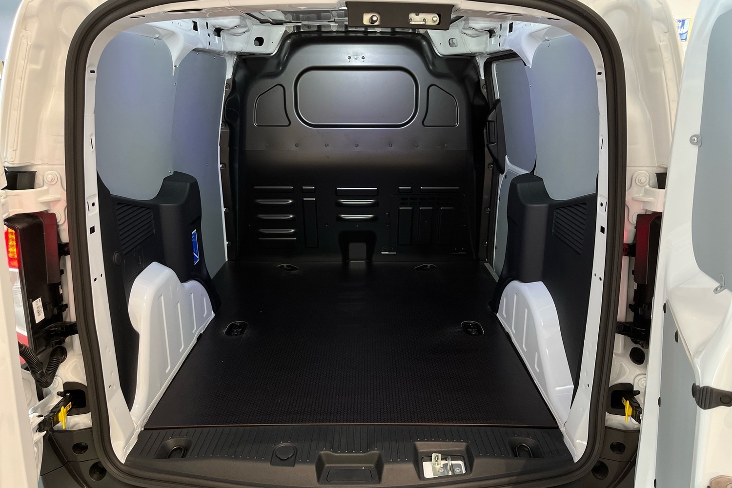 Ford Transit Courier vaihtoauto