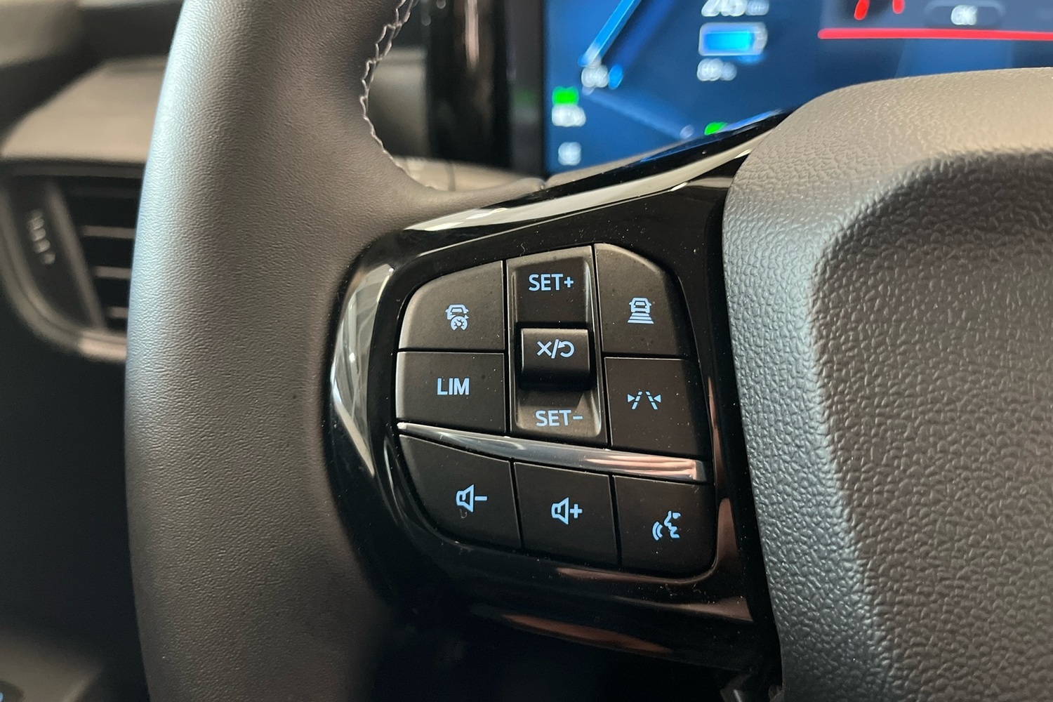 Ford Transit Courier vaihtoauto