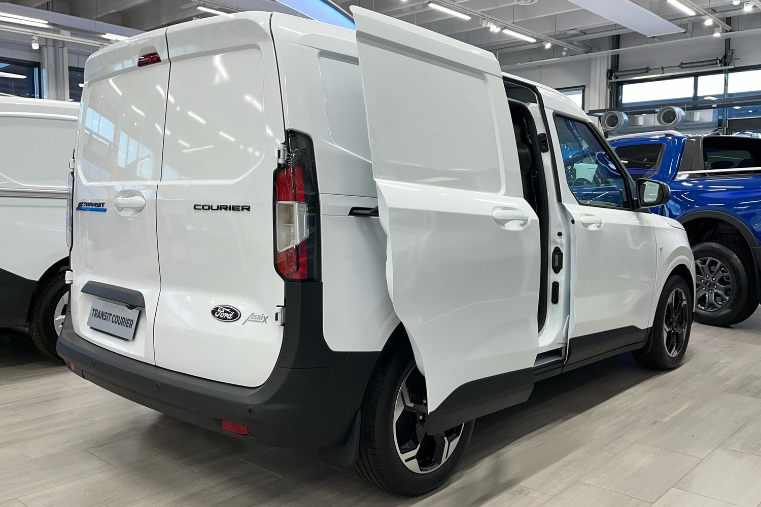 Ford Transit Courier vaihtoauto