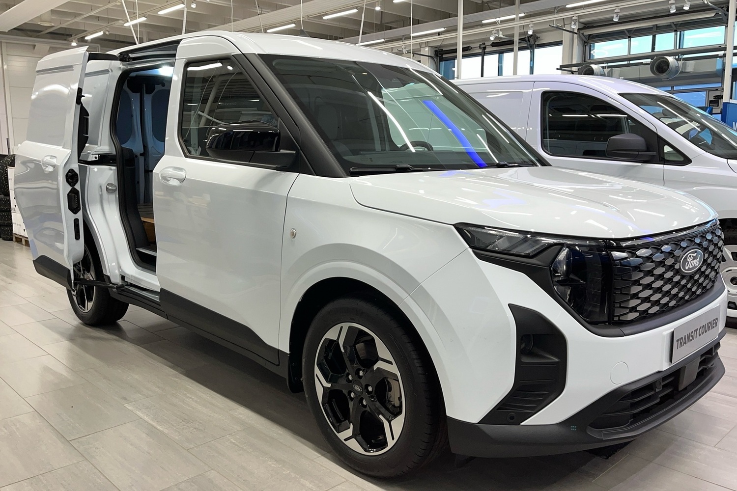 Ford Transit Courier vaihtoauto