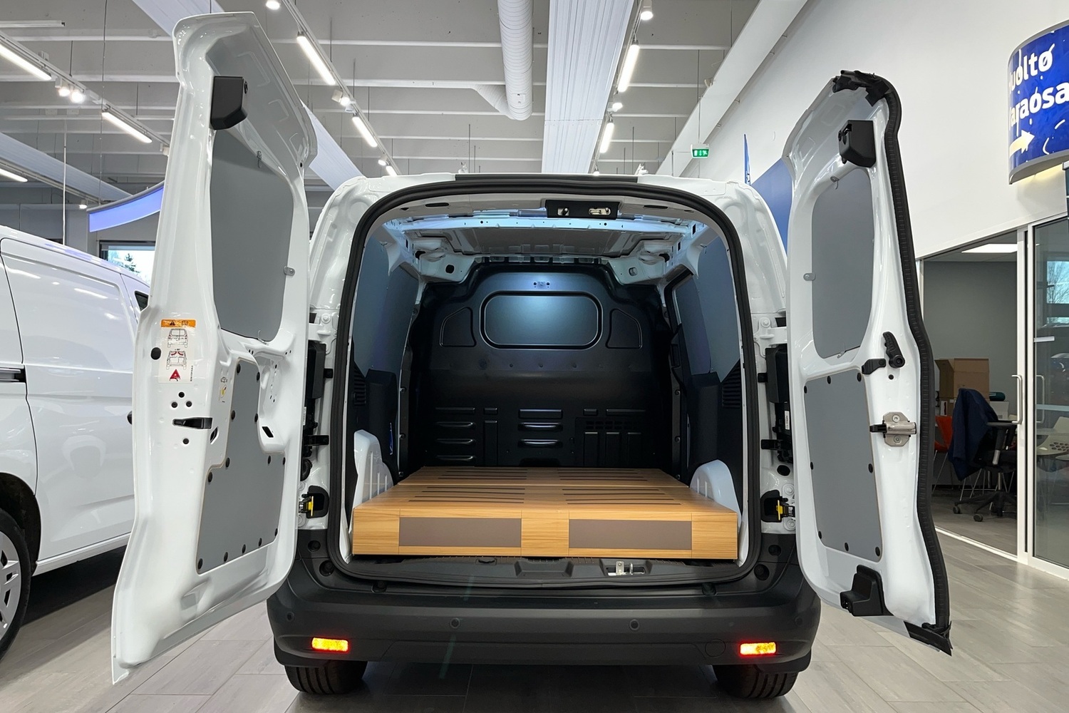 Ford Transit Courier vaihtoauto