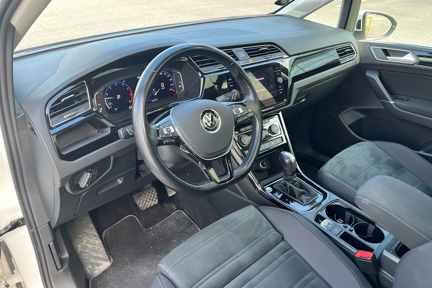 Volkswagen Touran vaihtoauto